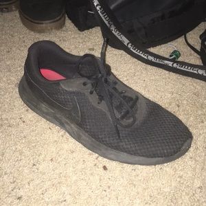 Nike Tanjun running shoes (Black)